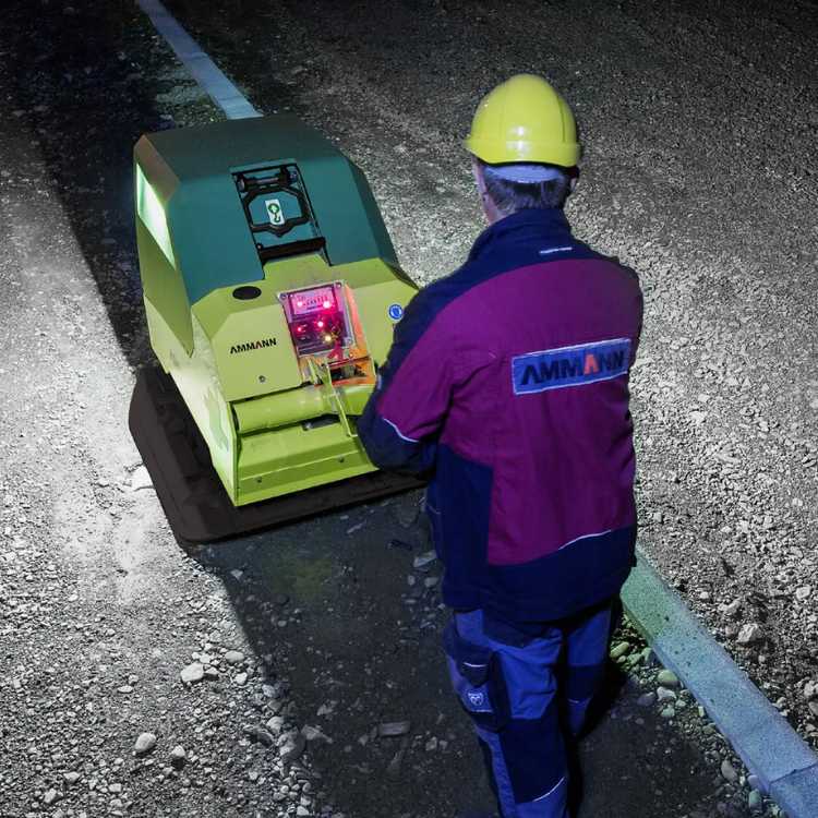 Stór og öflug Jarðvegsþjappa APH11095 þjappar jarðvegi