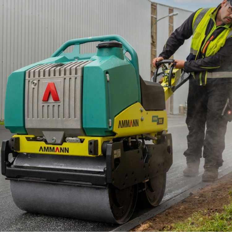 Keflavaltari ARW65 við malbikun