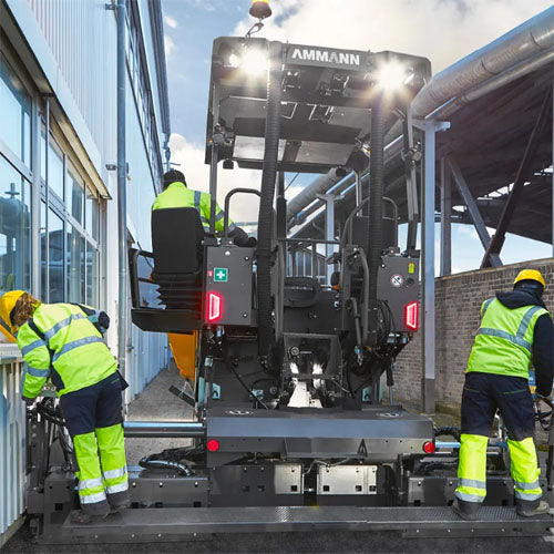Malbikað með malbikunarvél ABG2870 á hjólum