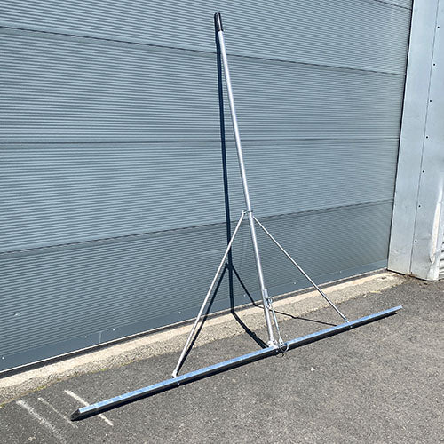 Réttskeið fyrir steinsteypu 250x10cm sýnd úti upp við vegg