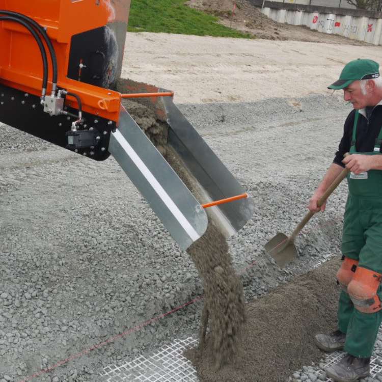 Efnisdreifari við gerð á vegöxl