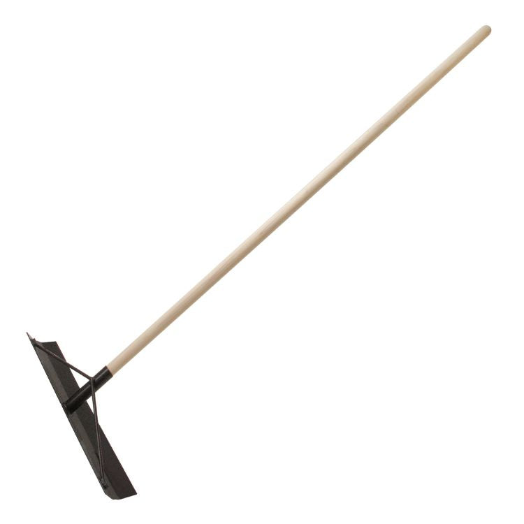 Steypuskafa með tréskafti