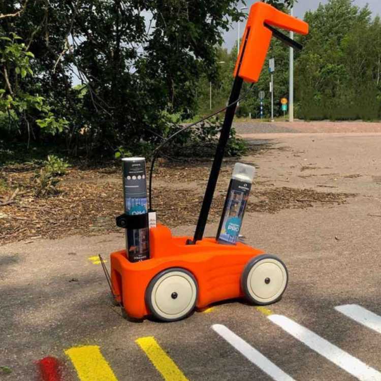 Merkisprey og vagn fyrir línumerkingar