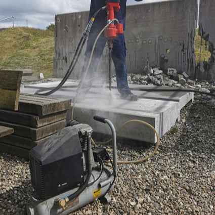 Grjótbor HRD28X notaður við brot á steinsteypu