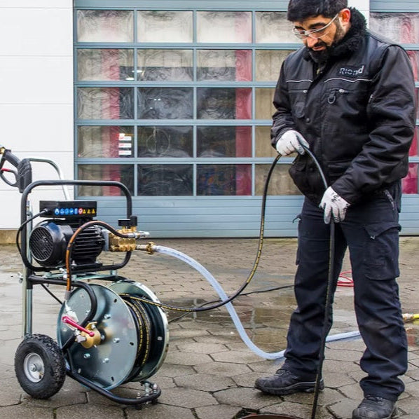 Háþrýstidæla MiniJet við hreinsun á frárennsli