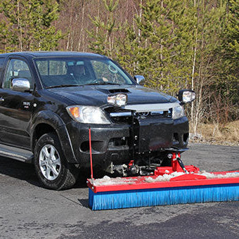 Vélsópur Push Broom á pallbíl