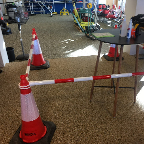 Keilustangir festar á umferðarkeilur