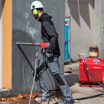 Kjarnaborvél HCD25-100 tengd við glussadælu