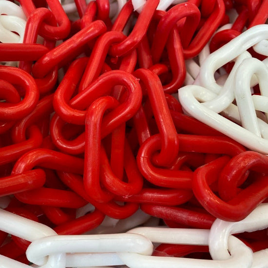 Plastkeðja rauð og hvít til afmörkunar