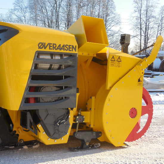 Snjóblásari UTV445 séð frá hlið