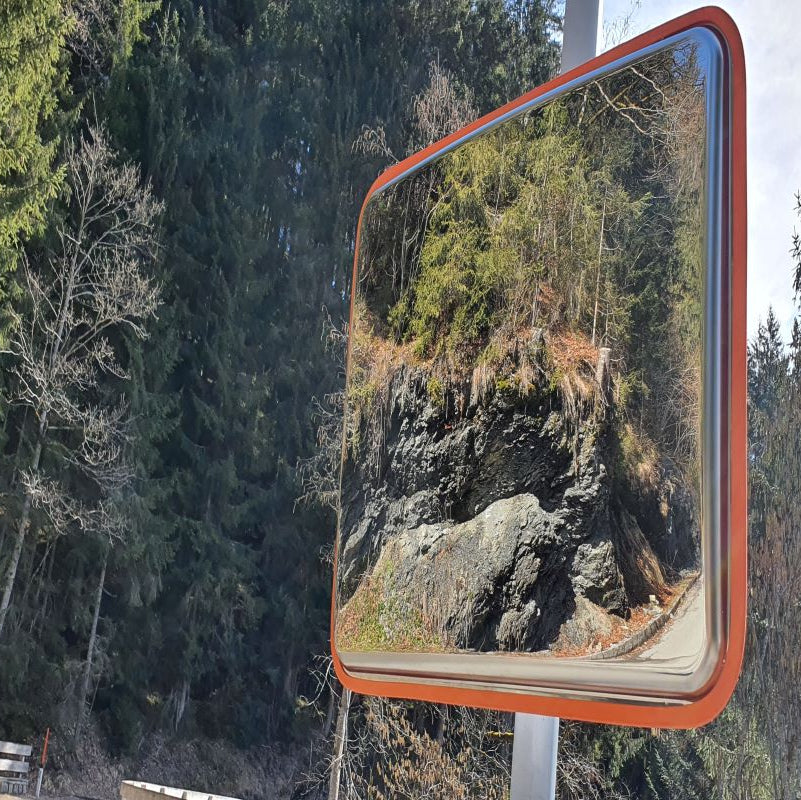 Umferðarspegill við blindbeygjur