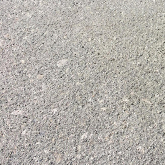 Gólf sem hefur verið yfirfarið með RAVAGER gadda rúllu