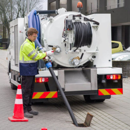 Dælubíll RioCom notaður við holræsahreinsun