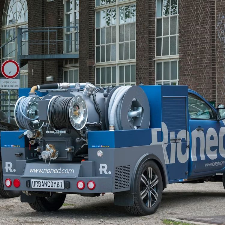 Fjórhjóladrifinn dælubíll UrbanCombi fyrir holræsahreinsun