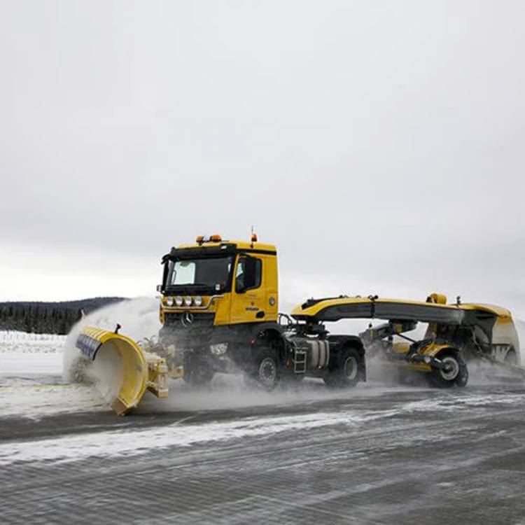 Flugbrautasópur við snjóhreinsun