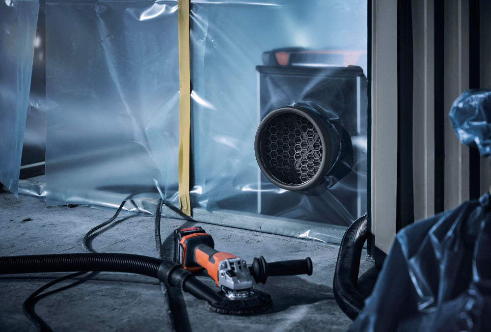 Lofthreinsitæki sett í plast vegg