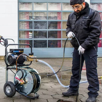 Unnið með háþrýstidælu MiniJet