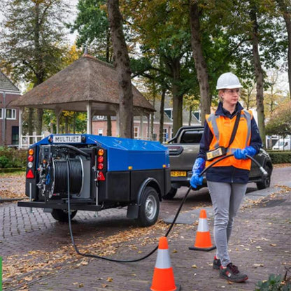 Unnið með háþrýstidælu MultiJet á tengivagni