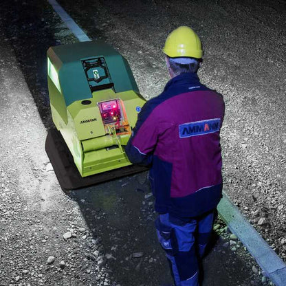 Stór og öflug Jarðvegsþjappa APH11095 þjappar jarðvegi