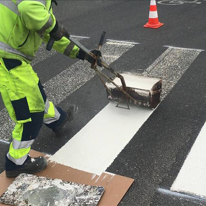 Vélar fyrir yfirborðsmerkingar og vegamálun