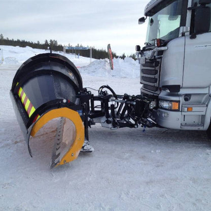 Kastplógar með skekkingargráðu á vörubíl