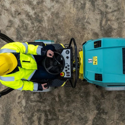 Horft niður á lítinn malbiksvaltara