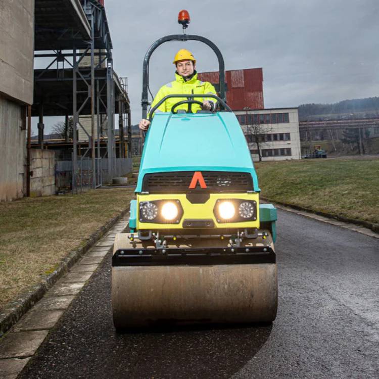 Malbikað með malbiksvaltara ARX20-2