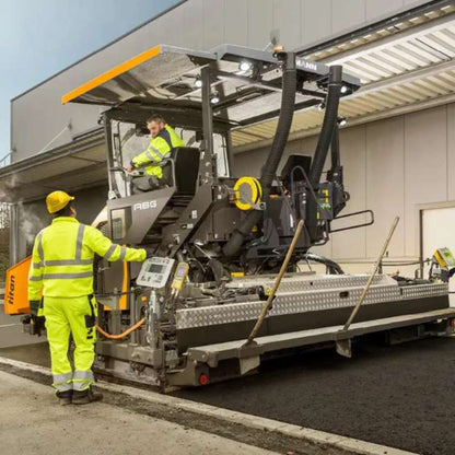 malbikunarvél ABG7820 notuð við malbikun