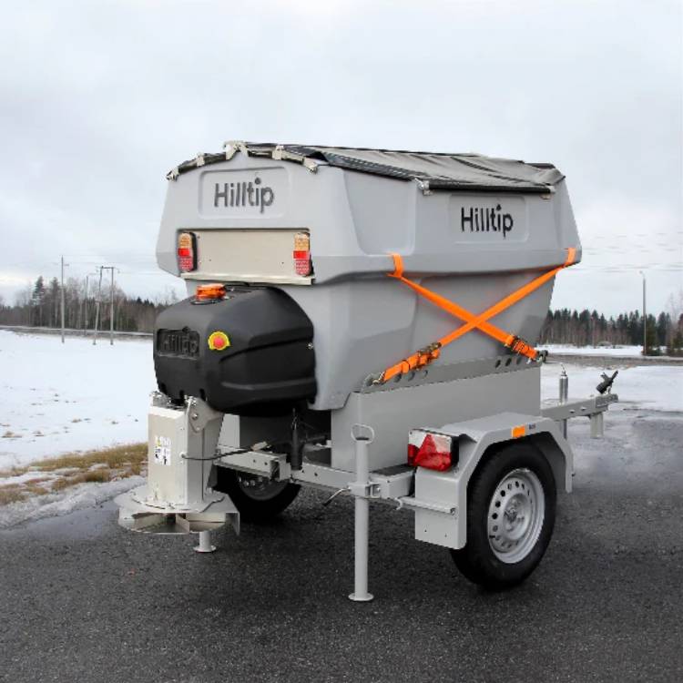 Saltdreifari 550 á kerru séð frá hlið