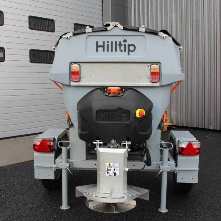Saltdreifari 550 á kerru frá Hilltip