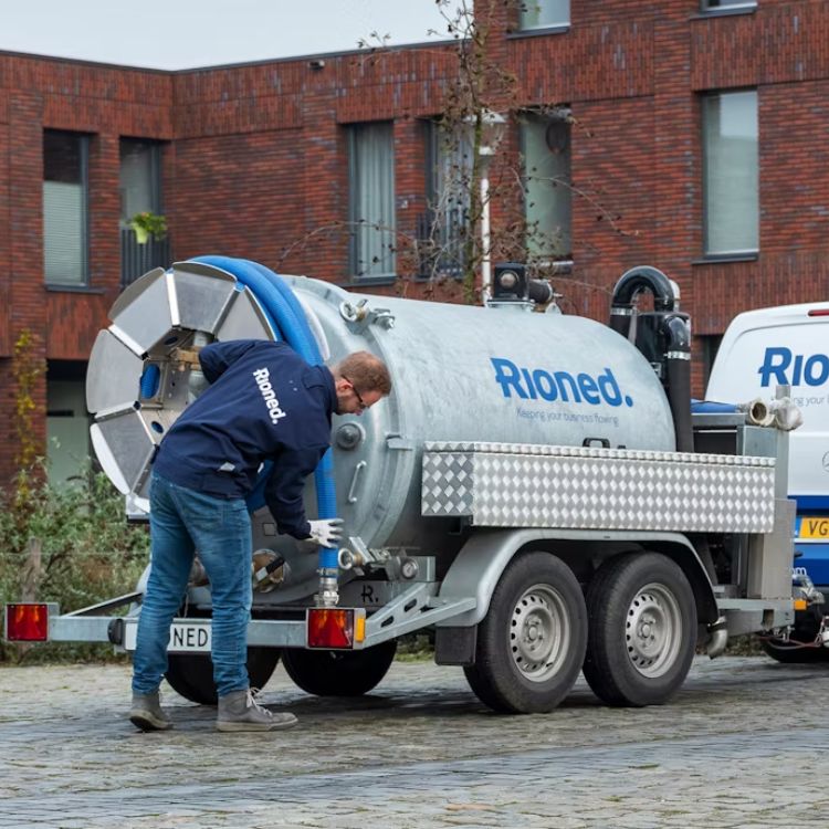 Fráveitutankur til að losa úr niðurföllum