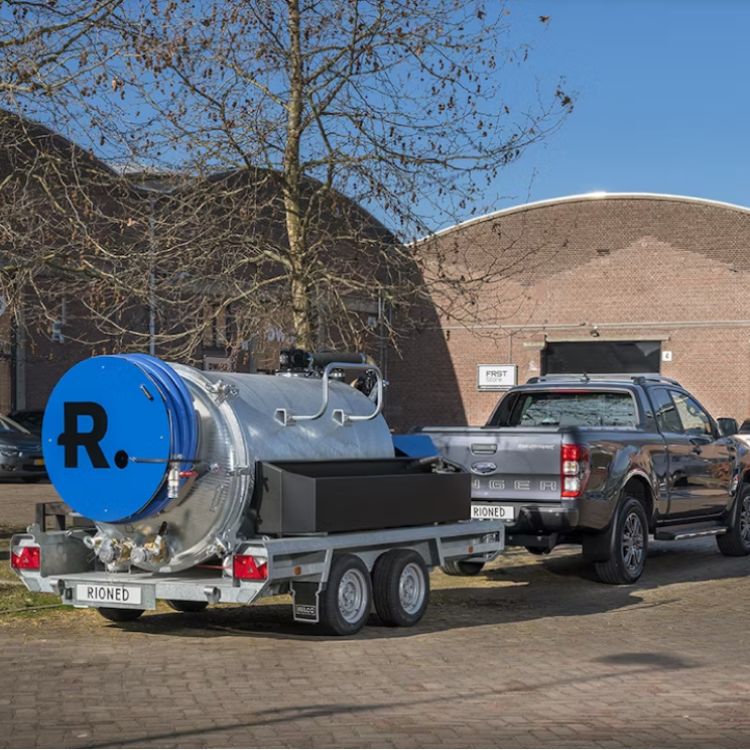 Tankur R2 á vagni til að losa rotþrær