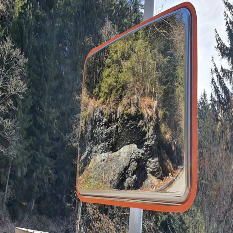 Umferðarspegill Basic á fjallvegi