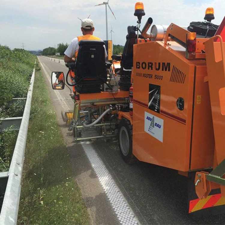 Vél fyrir línumerkingar á vegum