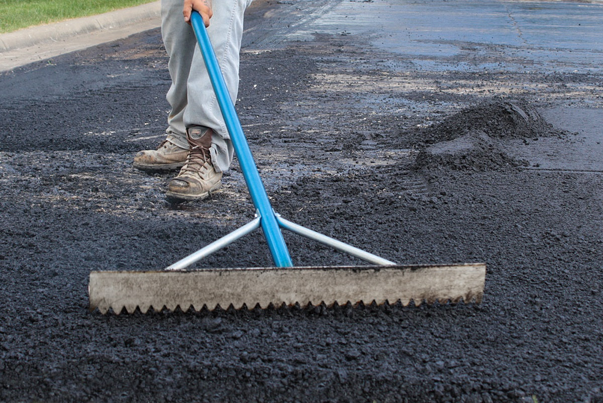 Malbikunarhrífa 60cm með bláu álskafti